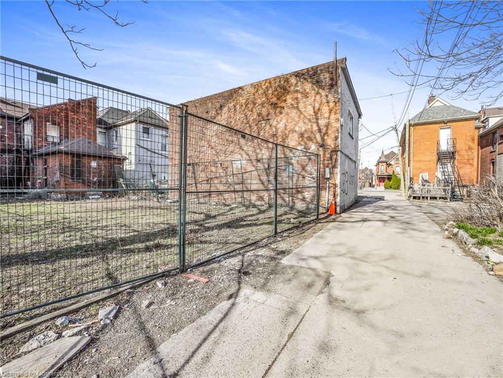 14 Victoria Avenue N Property Photo 45