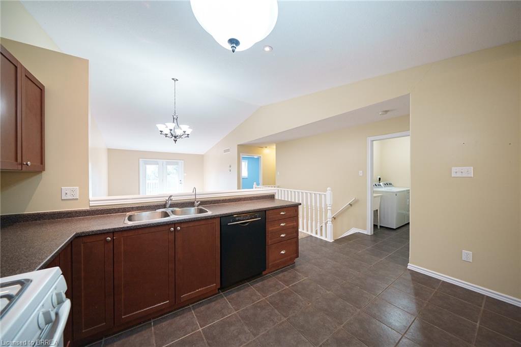 35-35 Stratford Terrace Property Photo 8