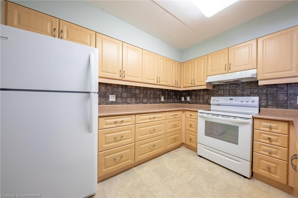 208-333 Lafontaine Road W Property Photo 7