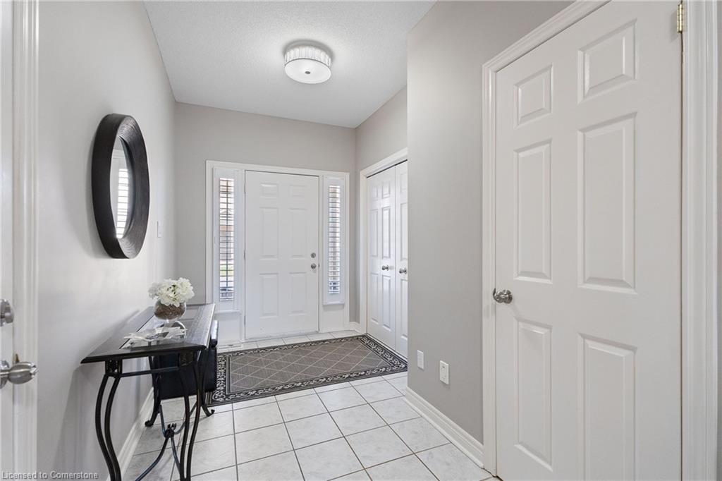 25-5595 Drummond Road Property Photo 4