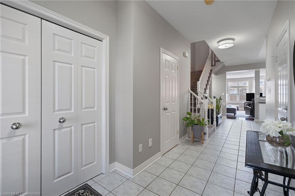 25-5595 Drummond Road Property Photo 5