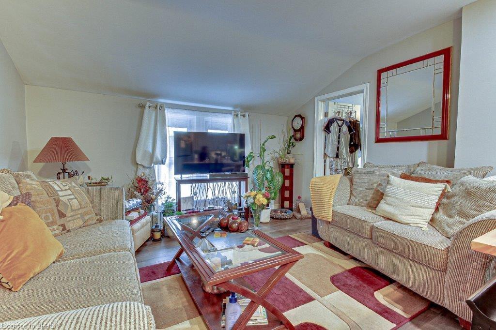 254 Brant Avenue Property Photo 3