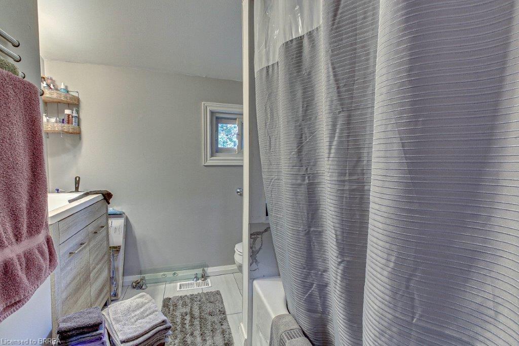 254 Brant Avenue Property Photo 7
