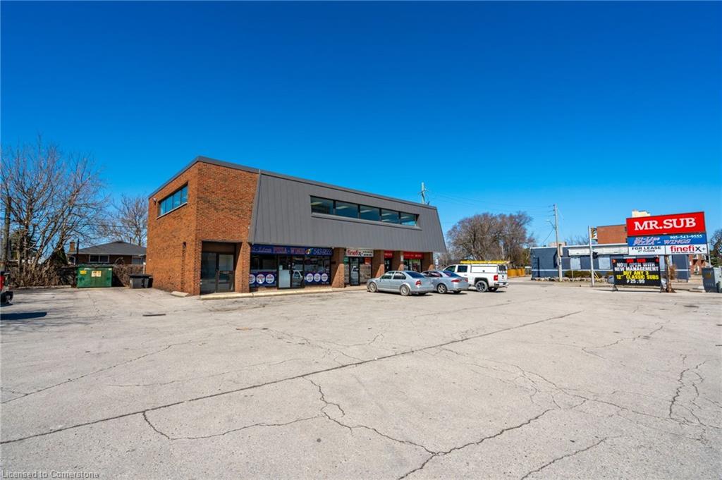 237 Parkdale Avenue N Property Photo 2
