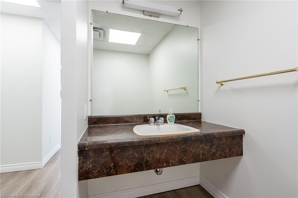 237 Parkdale Avenue N Property Photo 20