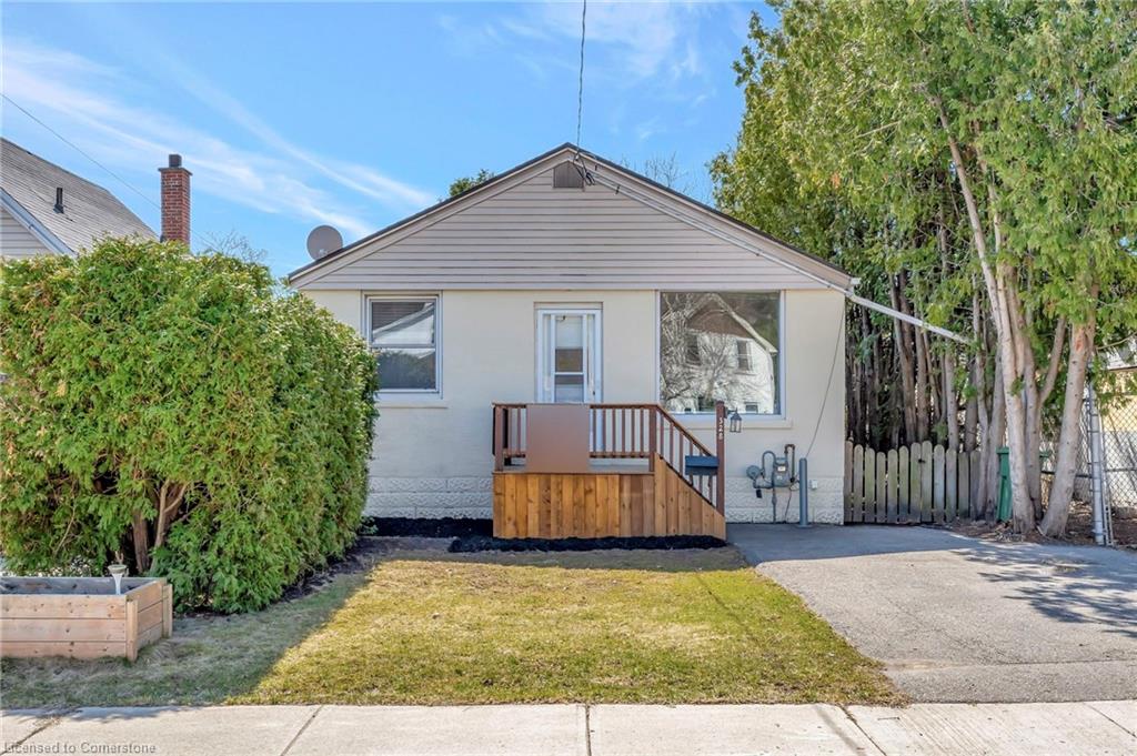 328 Hatt Street Property Photo