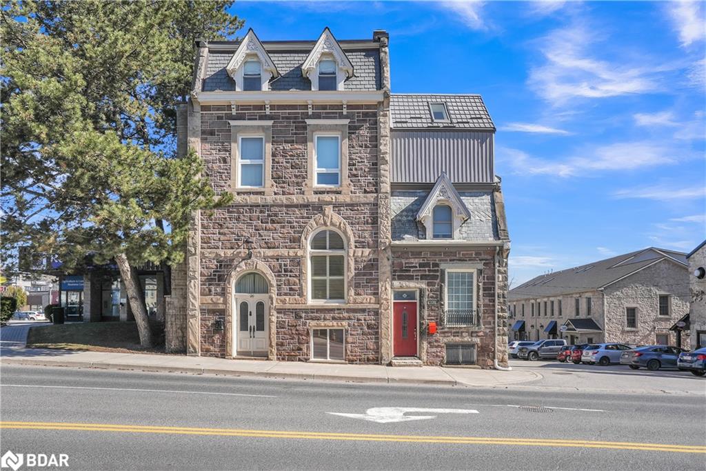 130 St David Street S Property Photo