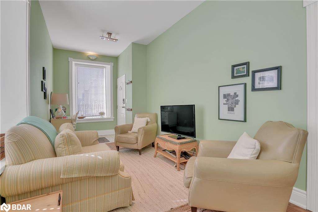 130 St David Street S Property Photo 4