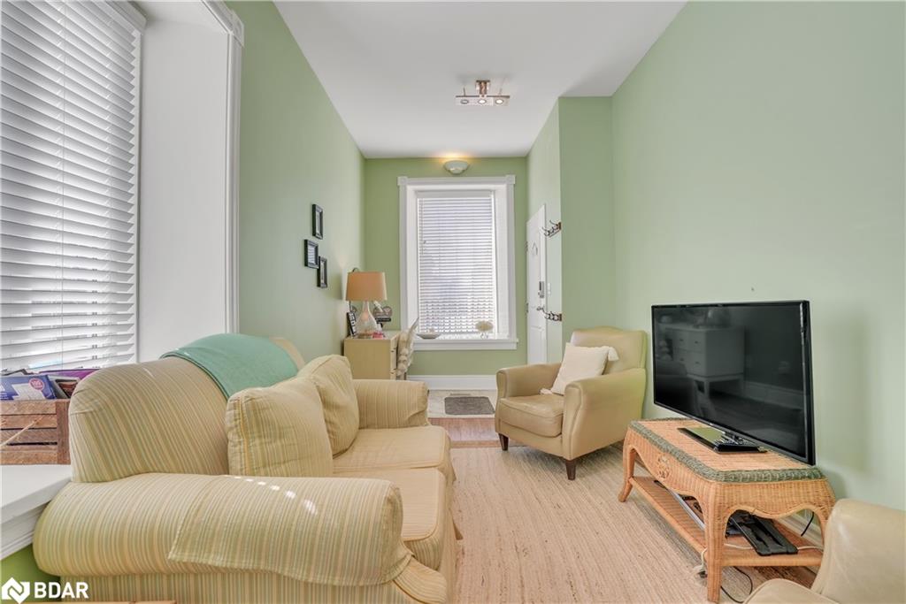 130 St David Street S Property Photo 7
