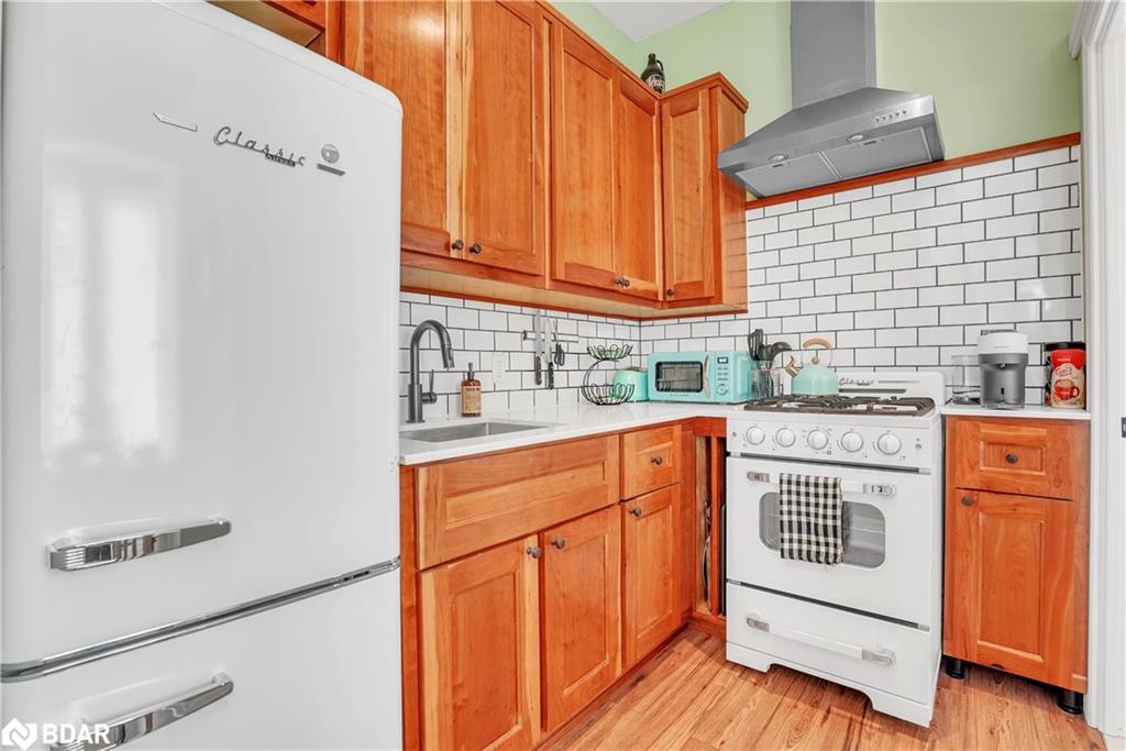 130 St David Street S Property Photo 11