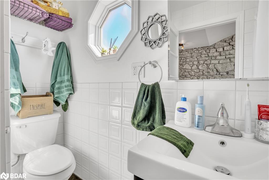 130 St David Street S Property Photo 39