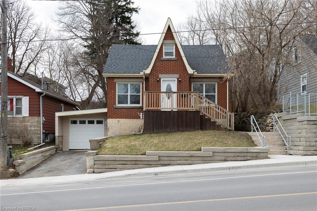 32 Dundas Street E Property Photo