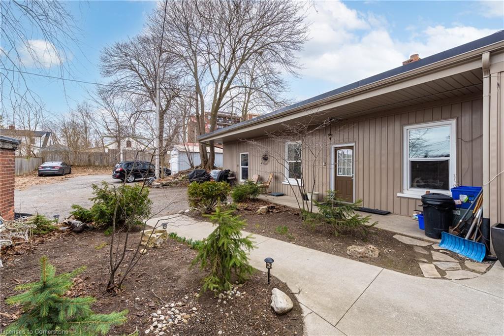 840-846 King Street E Property Photo 15