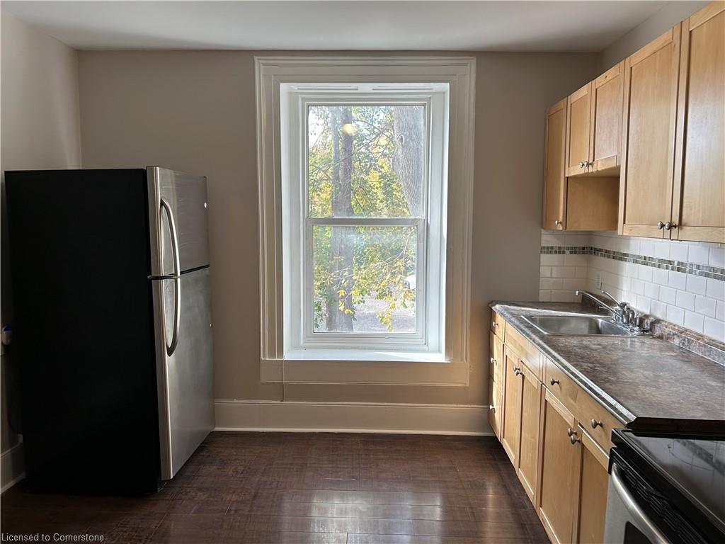 840-846 King Street E Property Photo 30