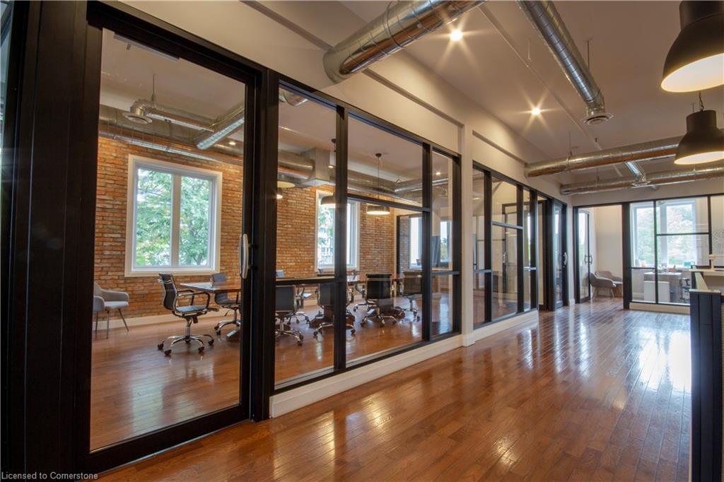15 Wellington Street N Property Photo 16