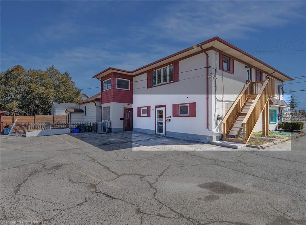 581 Lancaster Street W Property Photo 9