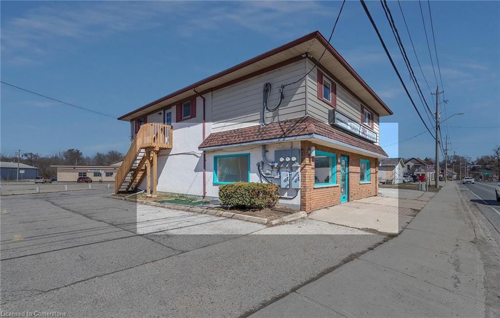 581 Lancaster Street W Property Photo 11