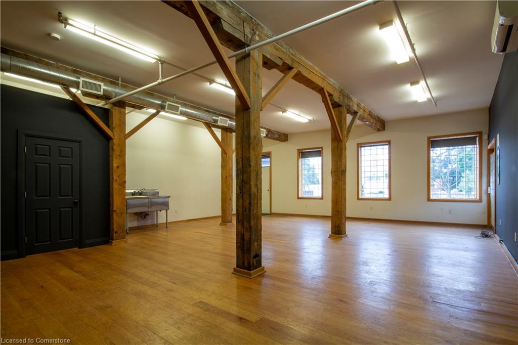15 Wellington Street N Property Photo 13