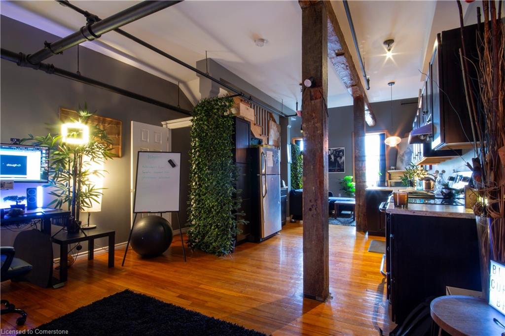 15 Wellington Street N Property Photo 15