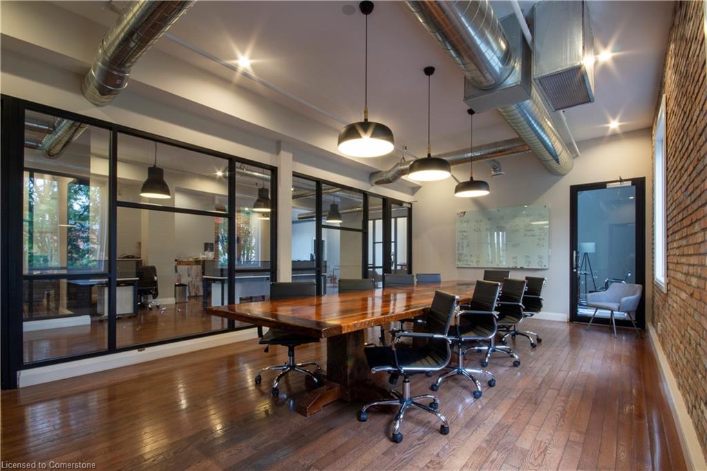 15 Wellington Street N Property Photo 19