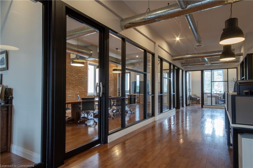 15 Wellington Street N Property Photo 22