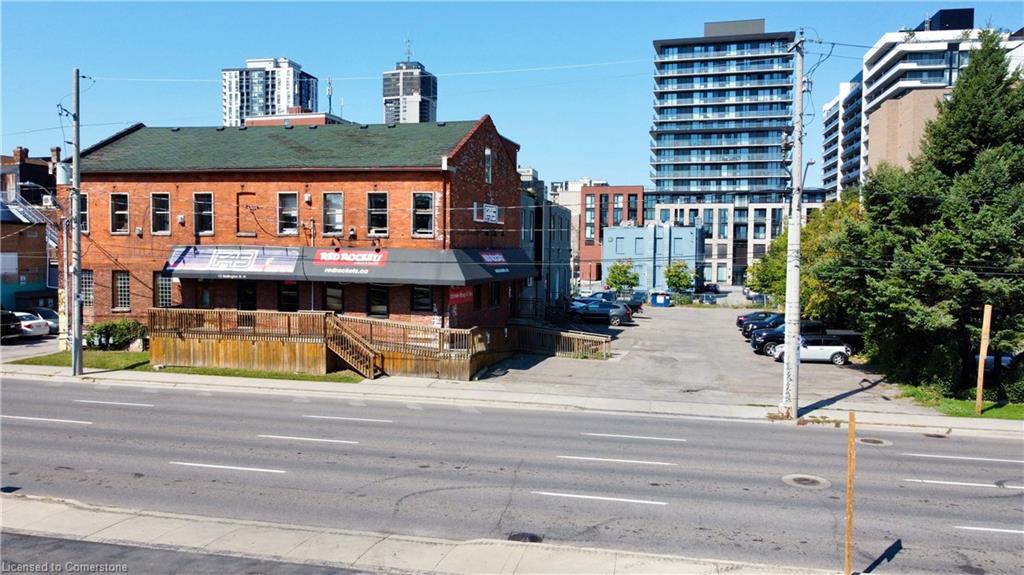 15 Wellington Street N Property Photo 23