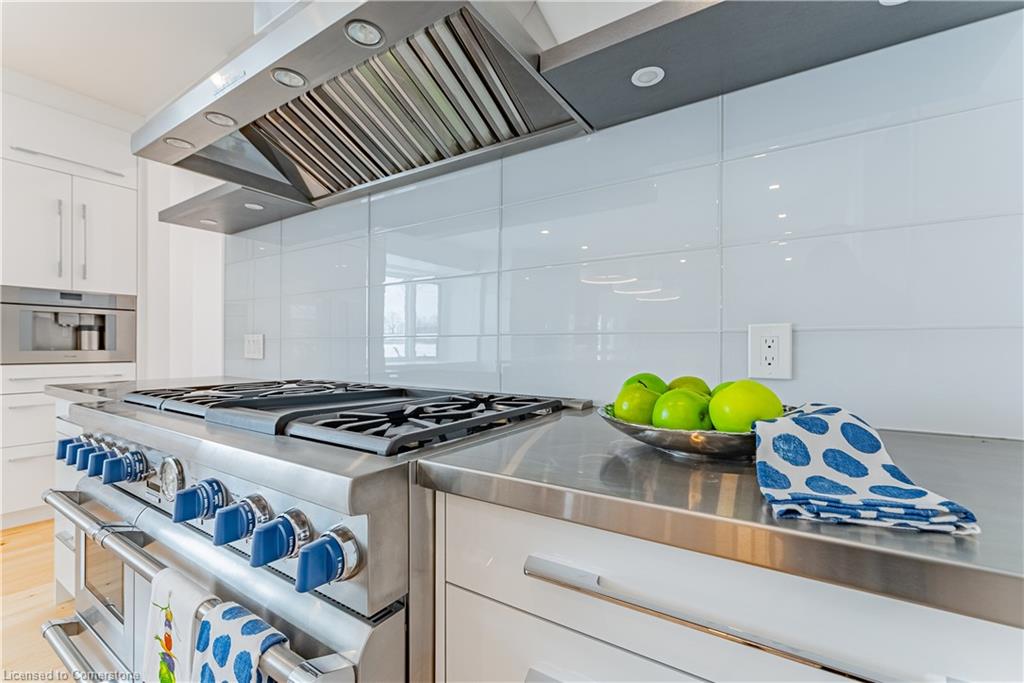 1748 Centre Road Property Photo 6