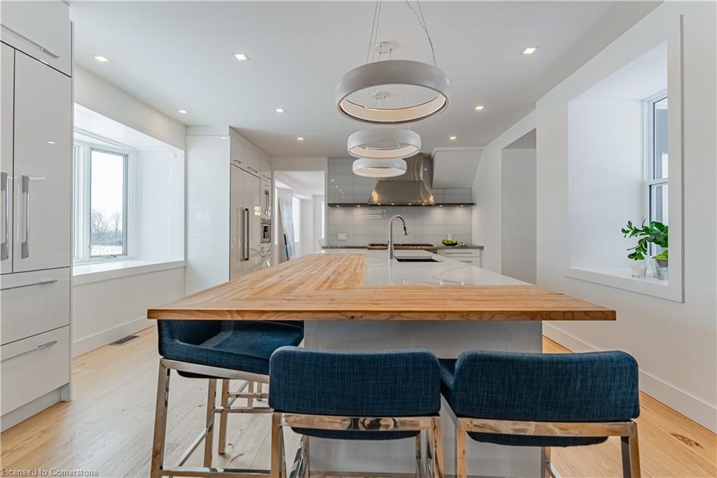 1748 Centre Road Property Photo 9