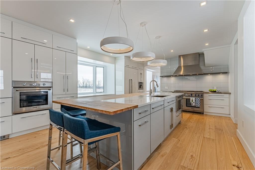 1748 Centre Road Property Photo 10