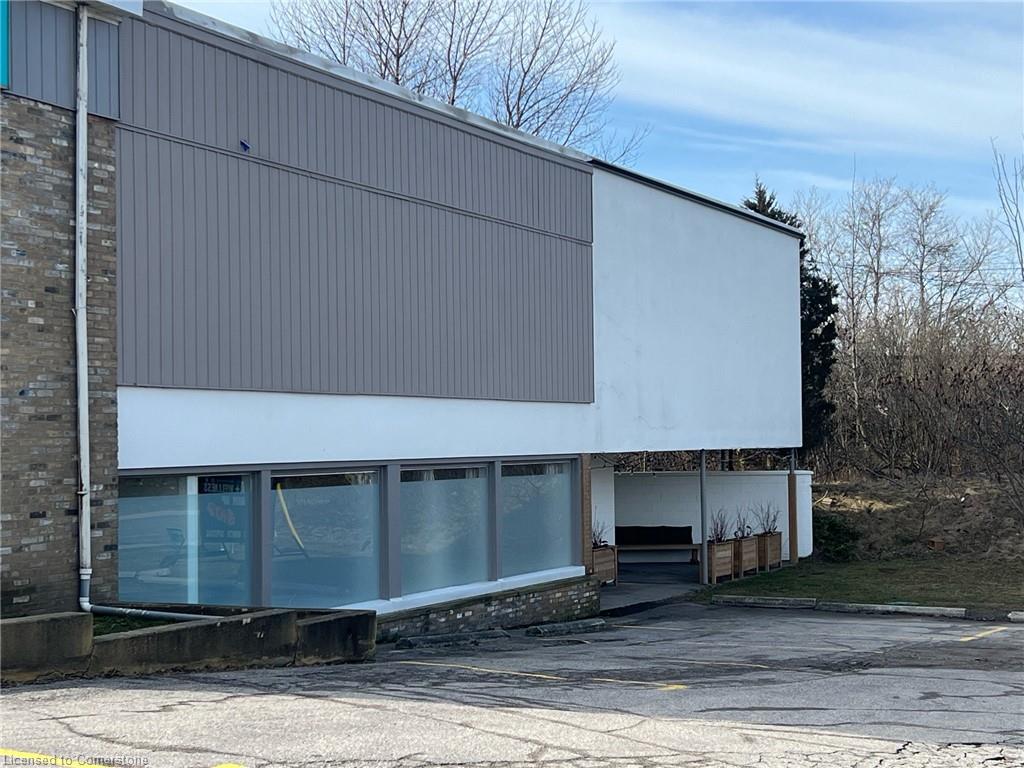100 Dundas Street E Property Photo 3