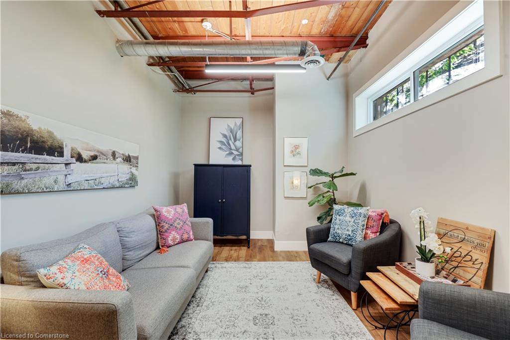 100 Dundas Street E Property Photo 16