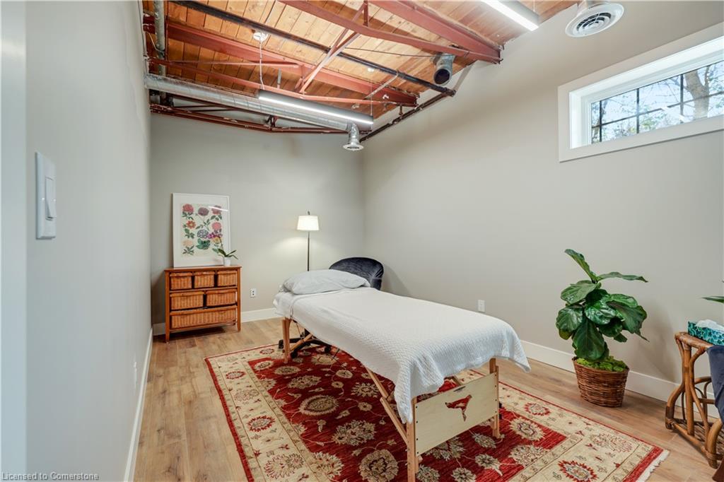 100 Dundas Street E Property Photo 18