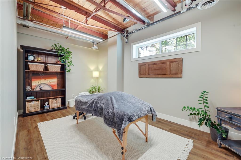 100 Dundas Street E Property Photo 19