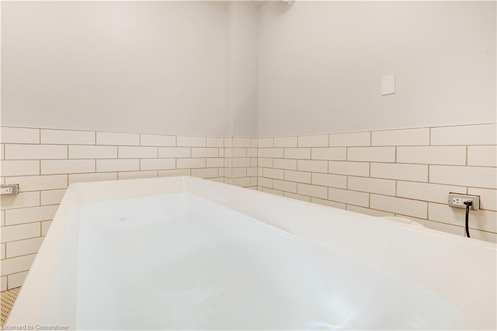 100 Dundas Street E Property Photo 29