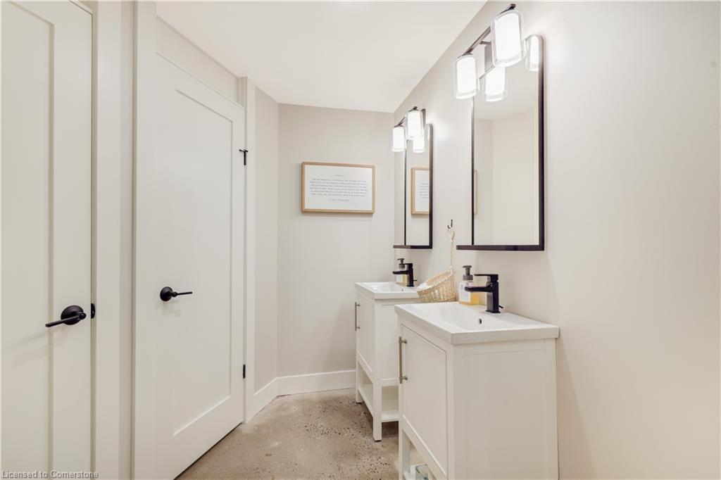 100 Dundas Street E Property Photo 33