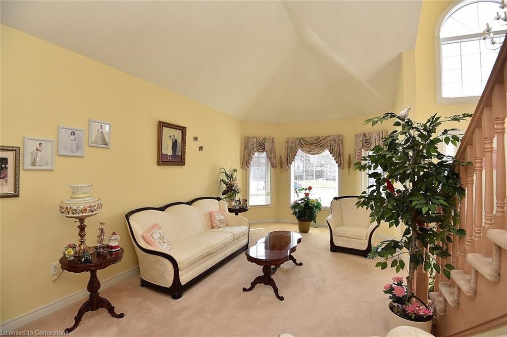 13 Chianti Crescent Property Photo 9