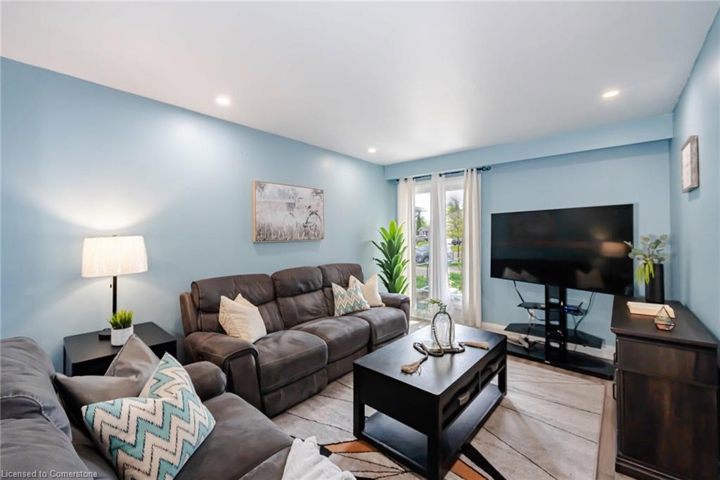 128 Fanshawe Drive Property Photo 2