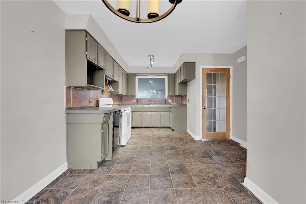 9 Gavin Drive Property Photo 5