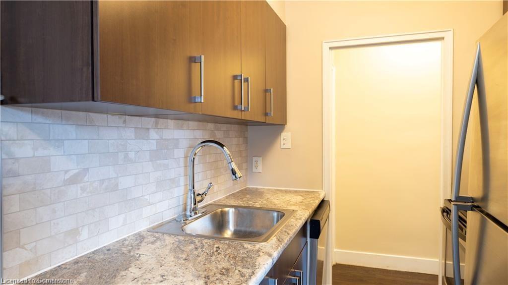 202-326 Hunter Street E Property Photo 2