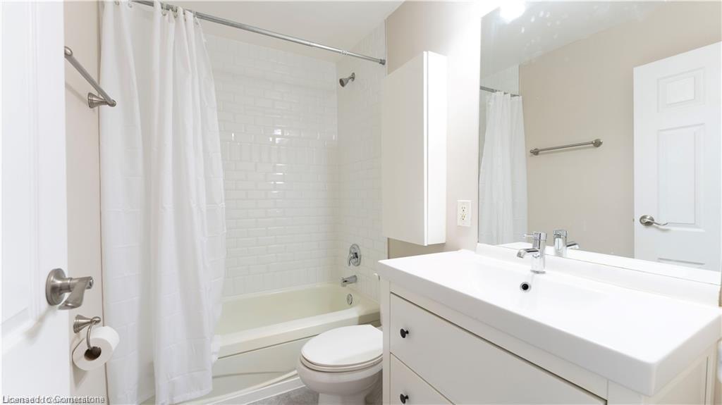 202-326 Hunter Street E Property Photo 9