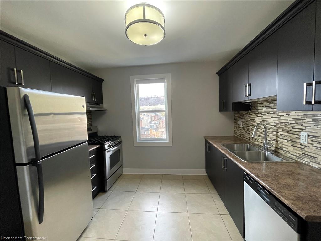 404-1544 King Street E Property Photo