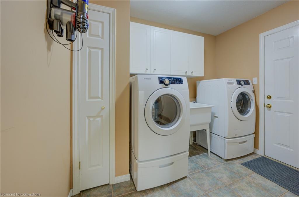 8 Munroe Crescent Property Photo 16