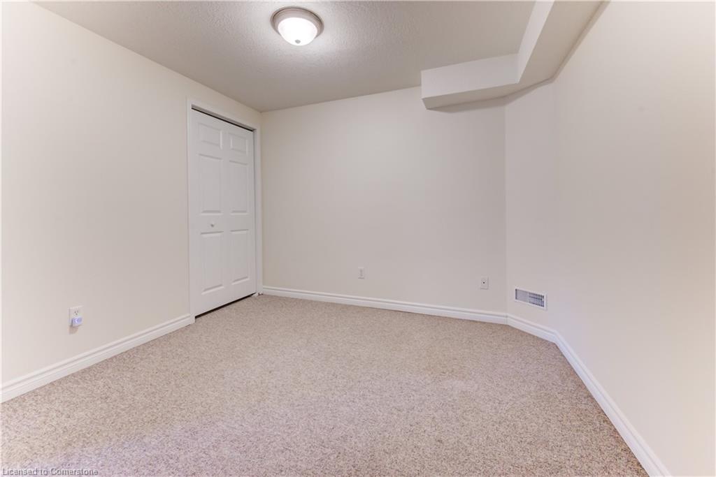 8 Munroe Crescent Property Photo 38
