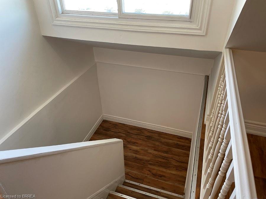 4-3 Balmoral Avenue S Property Photo 7