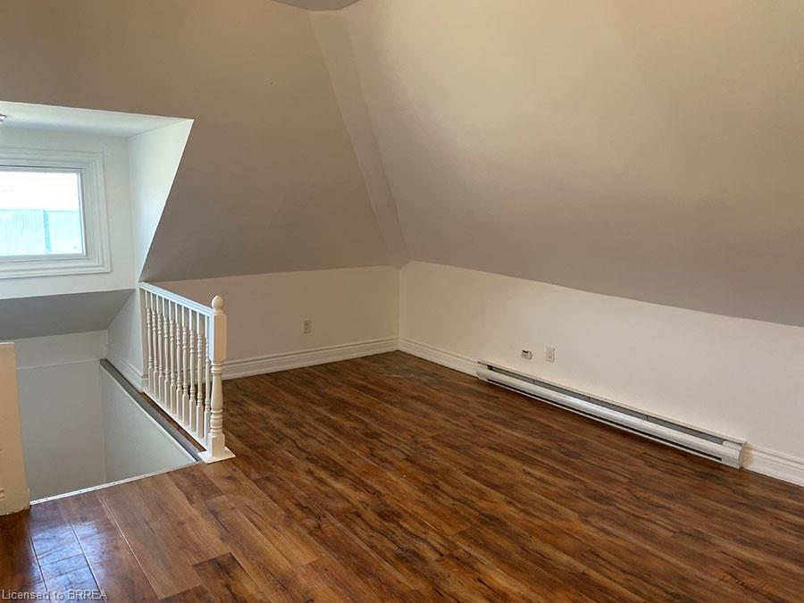 4-3 Balmoral Avenue S Property Photo 8