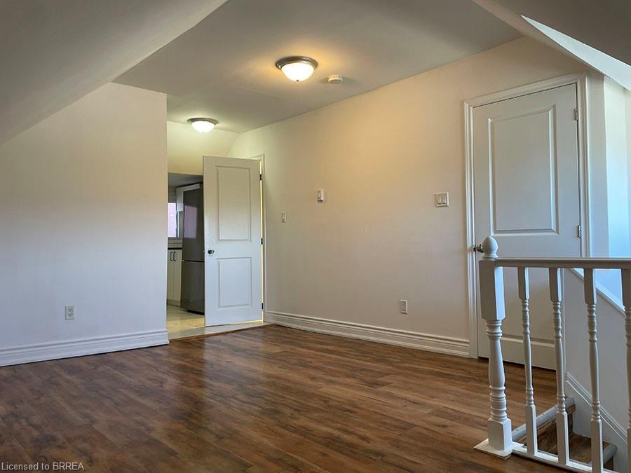 4-3 Balmoral Avenue S Property Photo 9