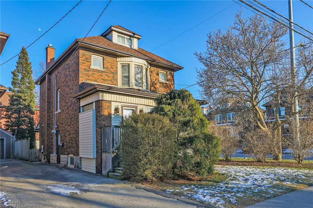 21 Paisley Avenue S Property Photo