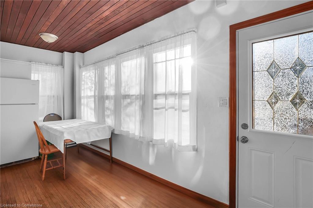 21 Paisley Avenue S Property Photo 5