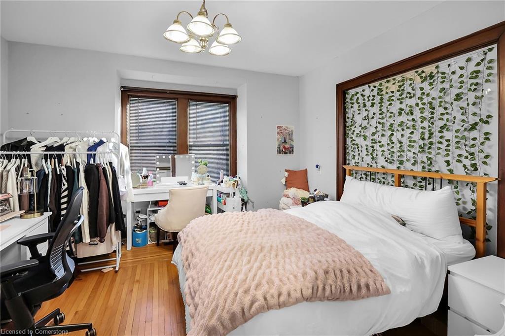 21 Paisley Avenue S Property Photo 8