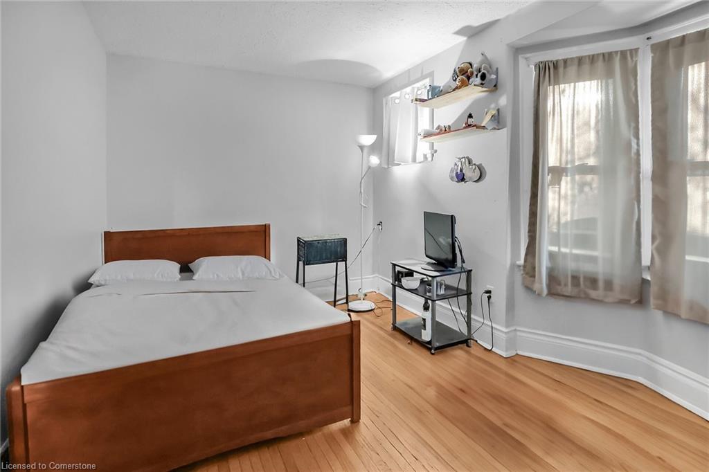 21 Paisley Avenue S Property Photo 12